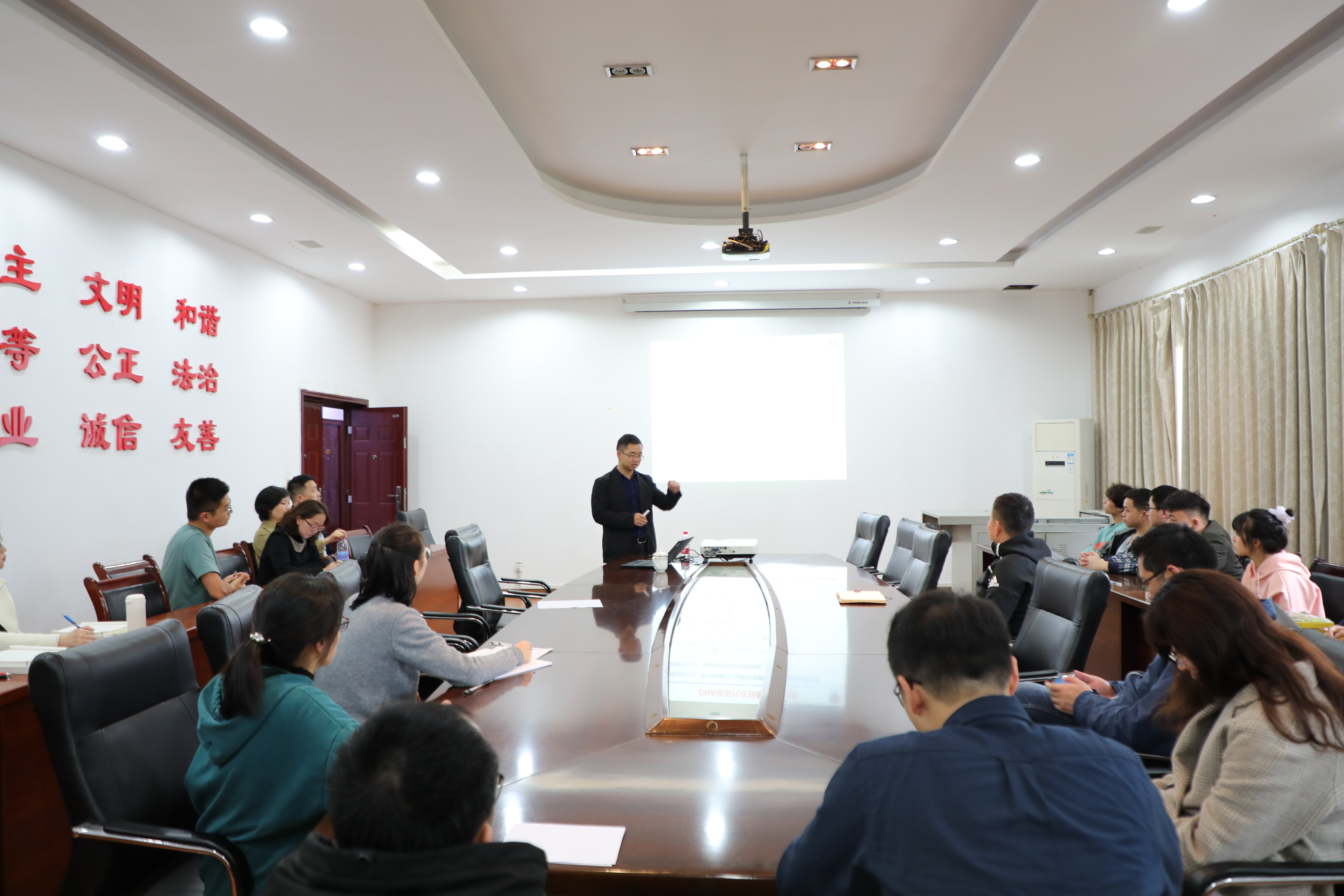 1619403719026035845.jpg 1619403719026035845.jpg