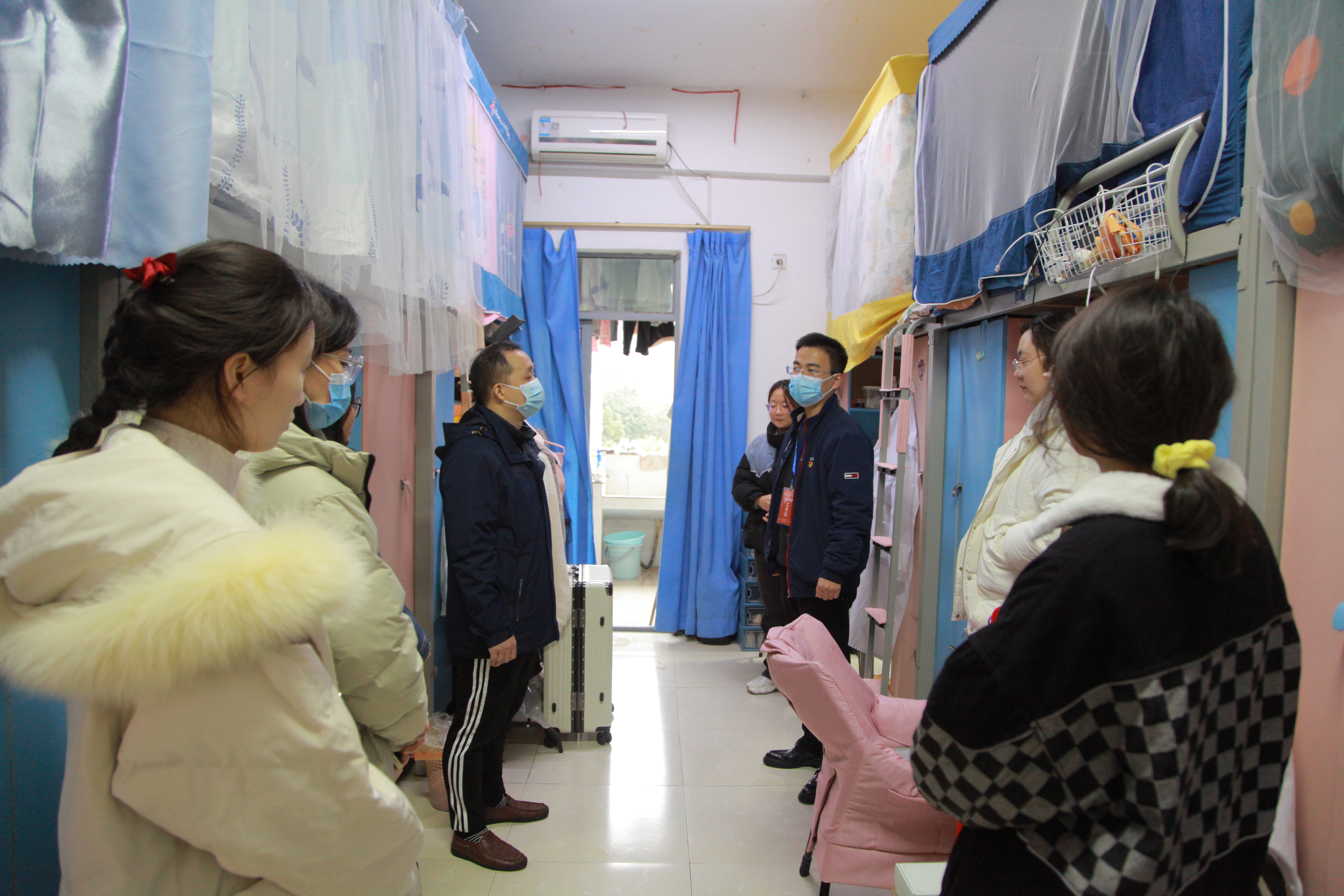 2-走访寝室.jpg 2-走访寝室.jpg