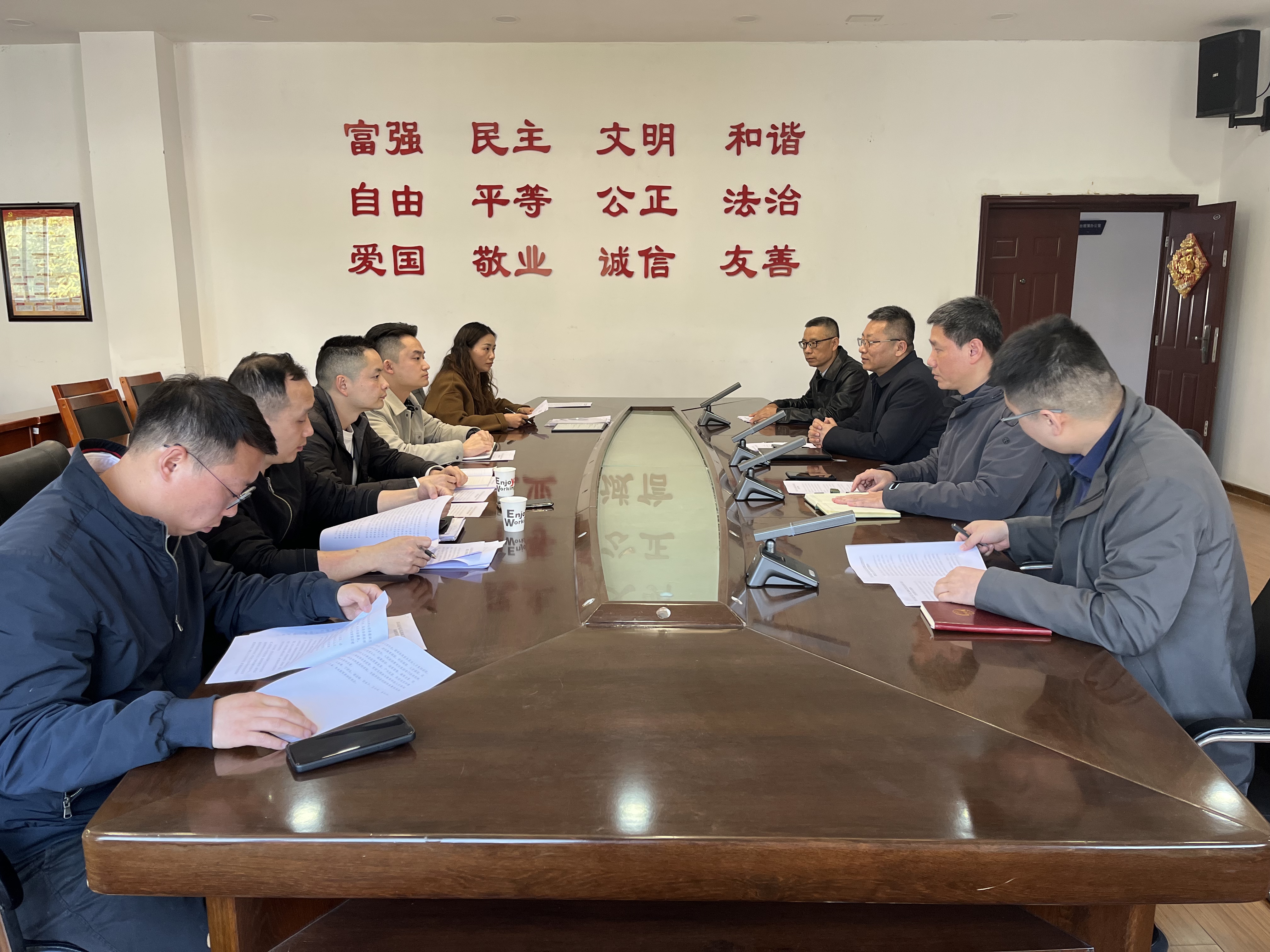 woIz_1745919405368008915.jpg woIz_1745919405368008915.jpg