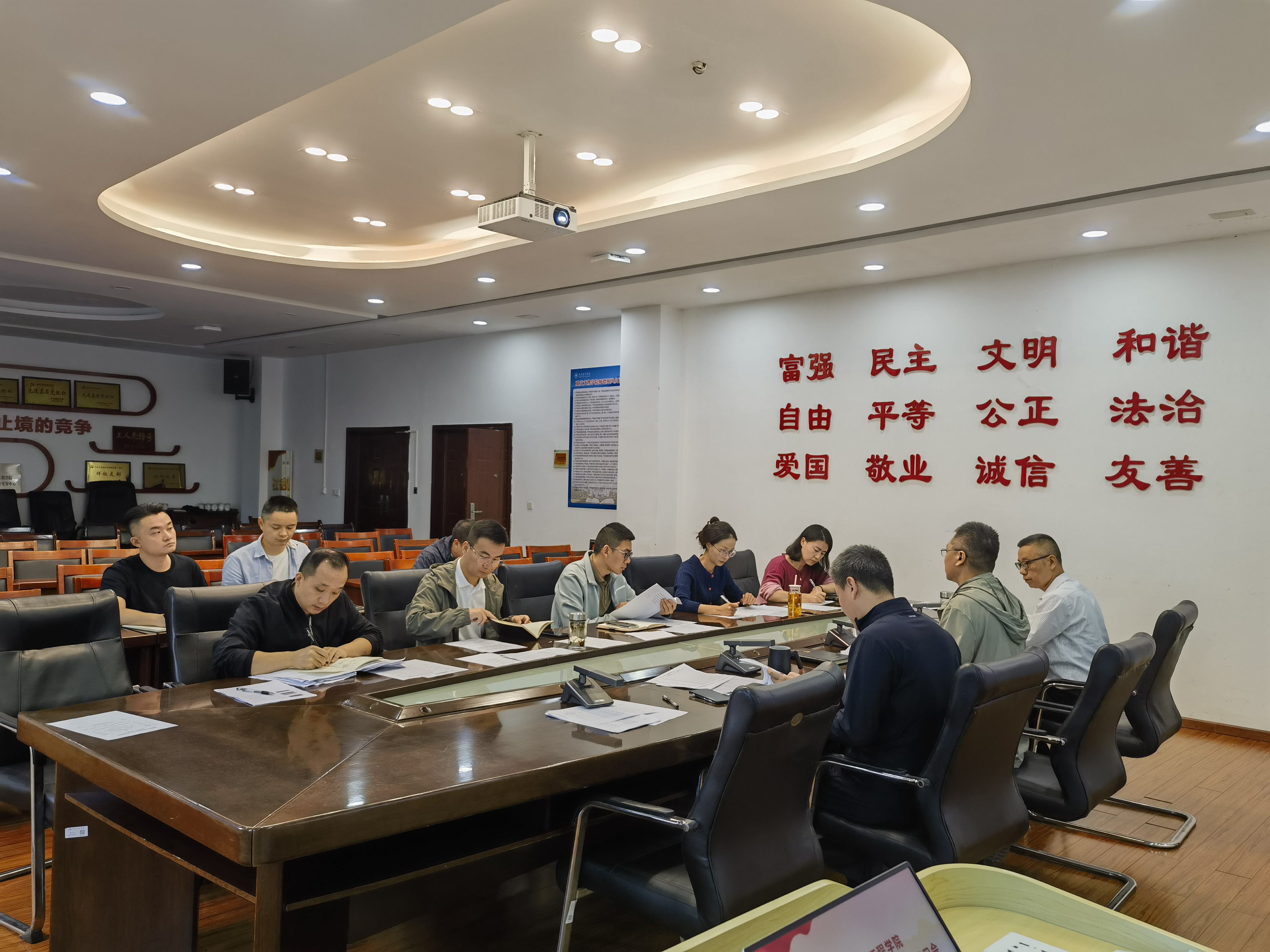 ArnU_1760497920506073941.jpg ArnU_1760497920506073941.jpg