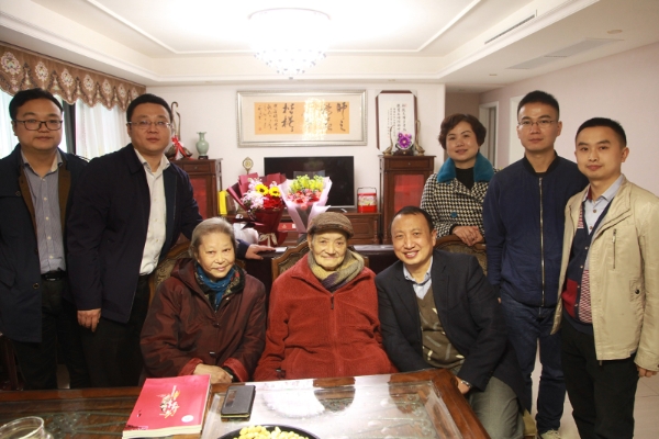 1542263228813058402.jpg 1542167883122083682.jpg